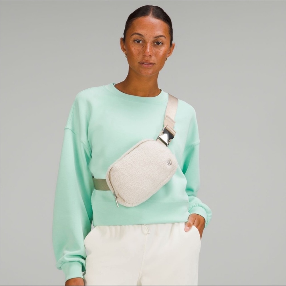 Lululemon Everywhere Fleece Belt Bag Natural Ivory & Trench